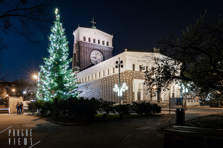 prague christmas tree jiriho z podebrad square jzp