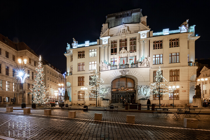 prague christmas tree marian square